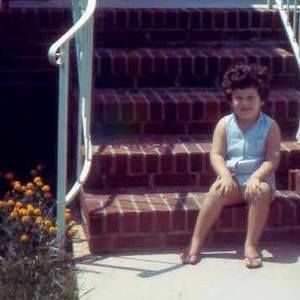 Meet your Posher, Mona